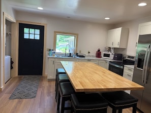 Coffee/tea maker, fridge, microwave, oven - Up North 5 bedrooms two houses on Birch Lake (Hackensack)