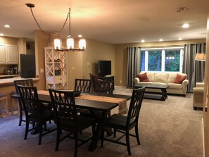 Smart-TV, Videospiele, Bücher, Stereoanlage