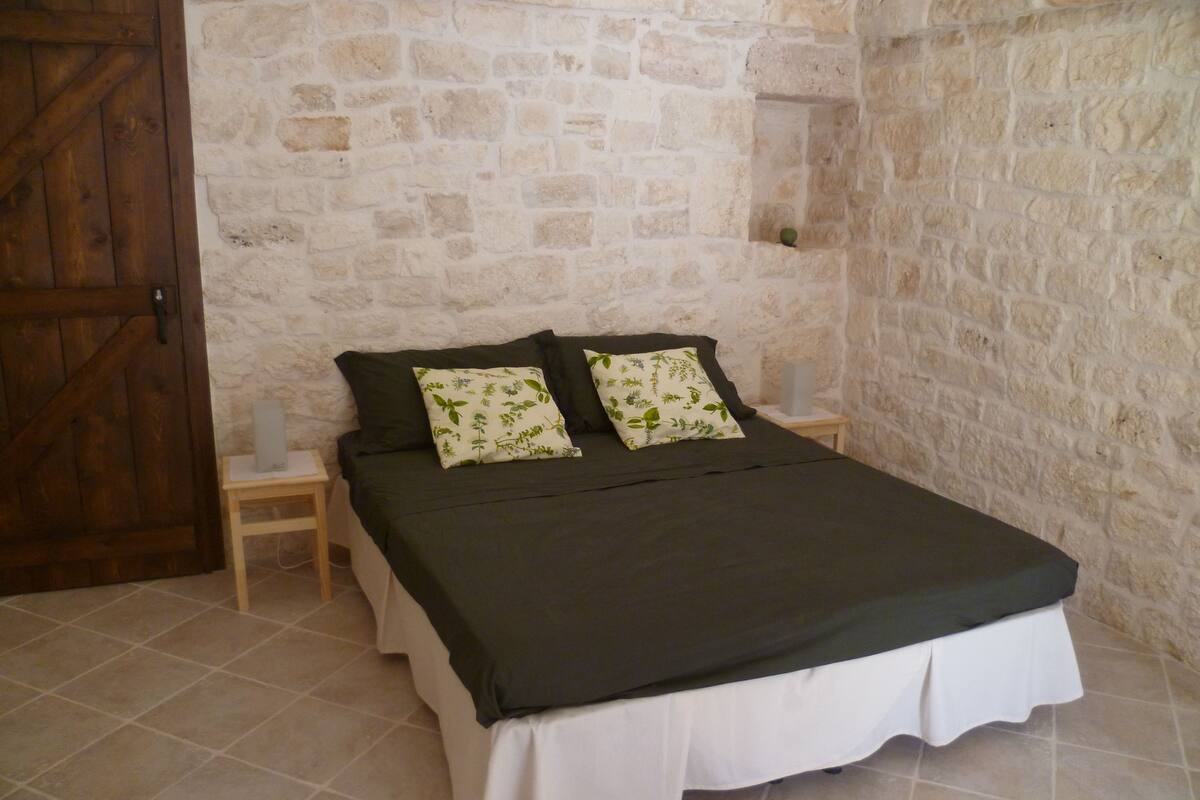 Studio Suite | Iron/ironing board, rollaway beds, free WiFi, bed sheets