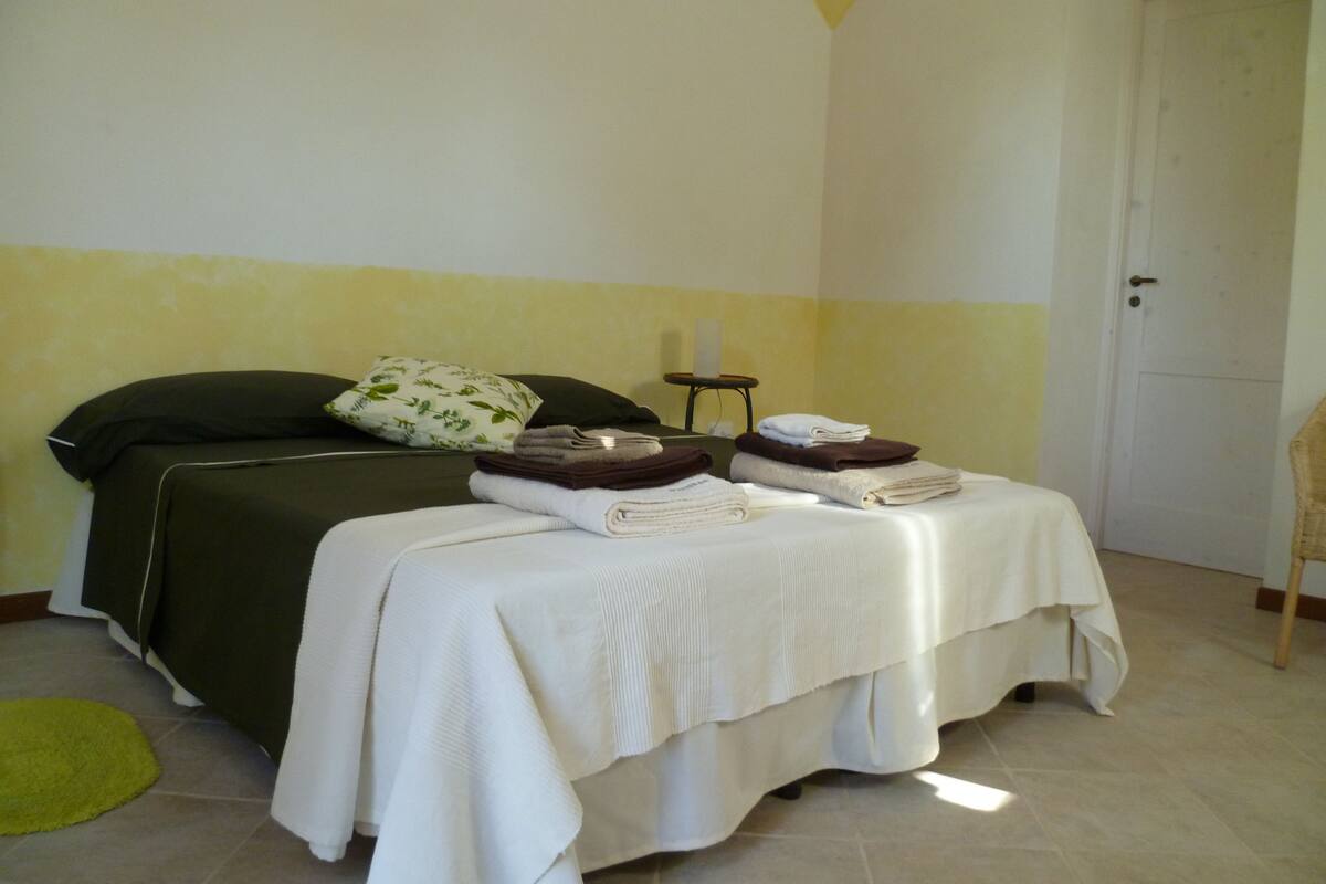 Quadruple Room | Iron/ironing board, rollaway beds, free WiFi, bed sheets