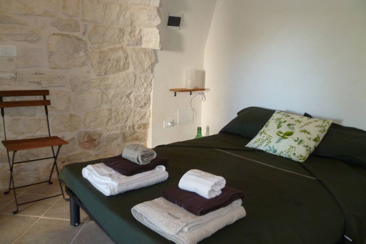 Double Room | Iron/ironing board, rollaway beds, free WiFi, bed sheets