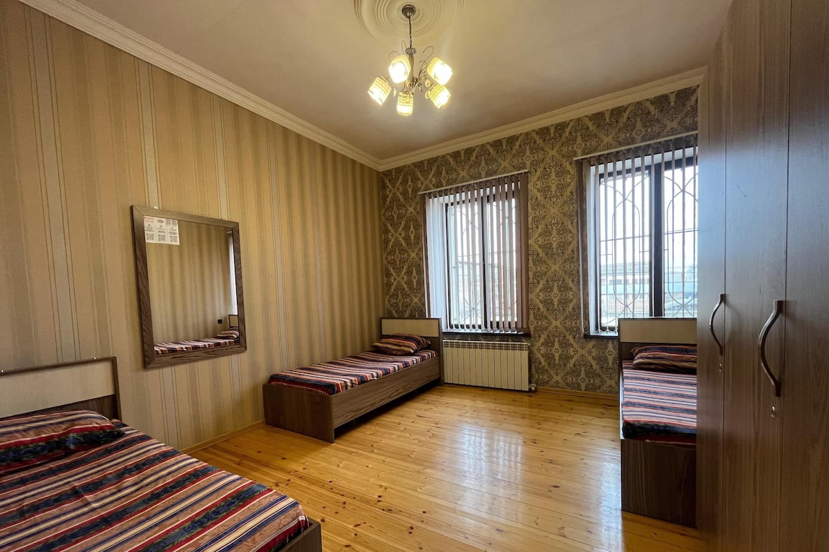 Caja de seguridad en la habitación, insonorización y wifi gratis