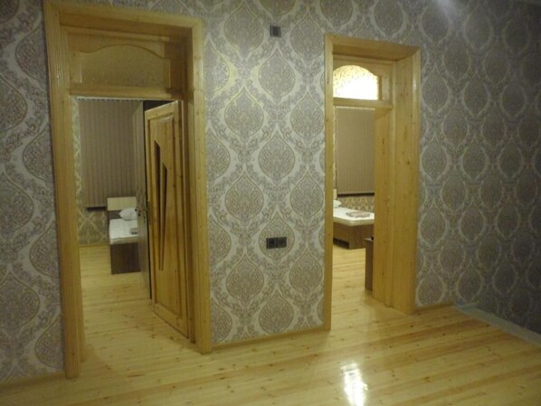 Caja de seguridad en la habitación, insonorización y wifi gratis 