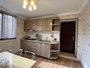 In-room safe, soundproofing, free WiFi, bed sheets - VM Hostel (Ganja)