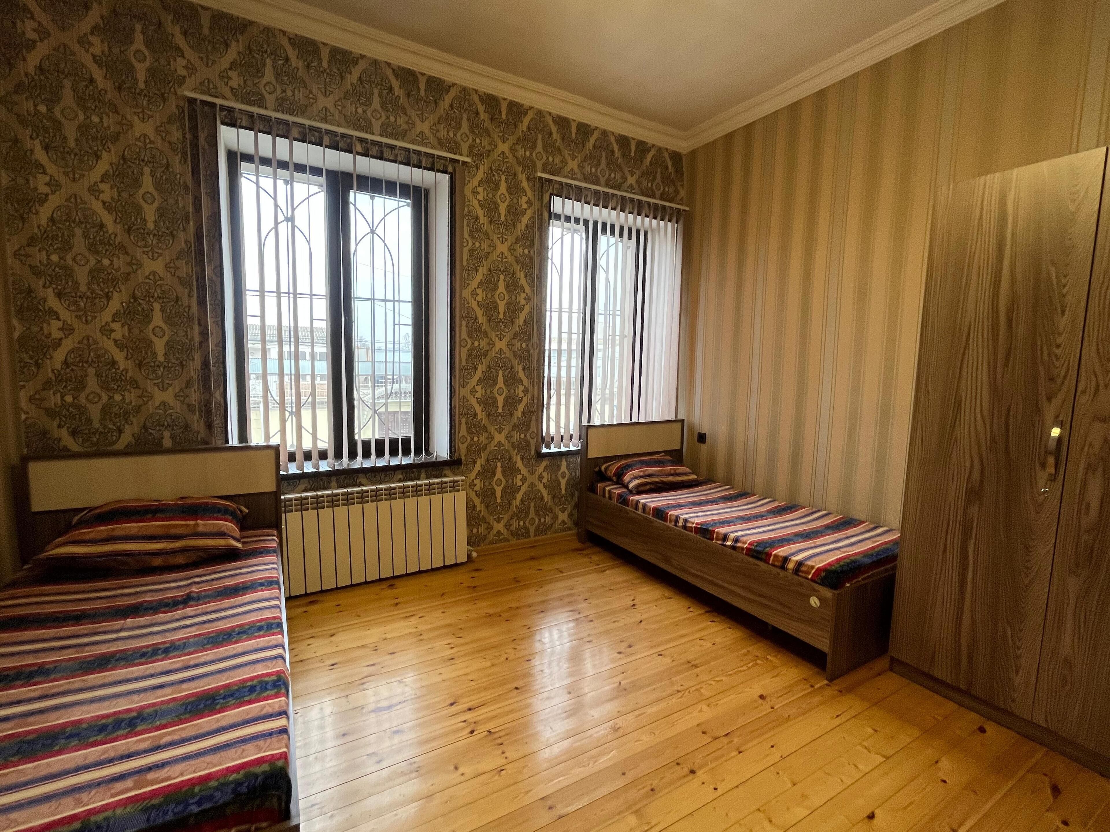 Habitación Confort con 1 cama matrimonial o 2 individuales | Caja de seguridad en la habitación, insonorización y wifi gratis 