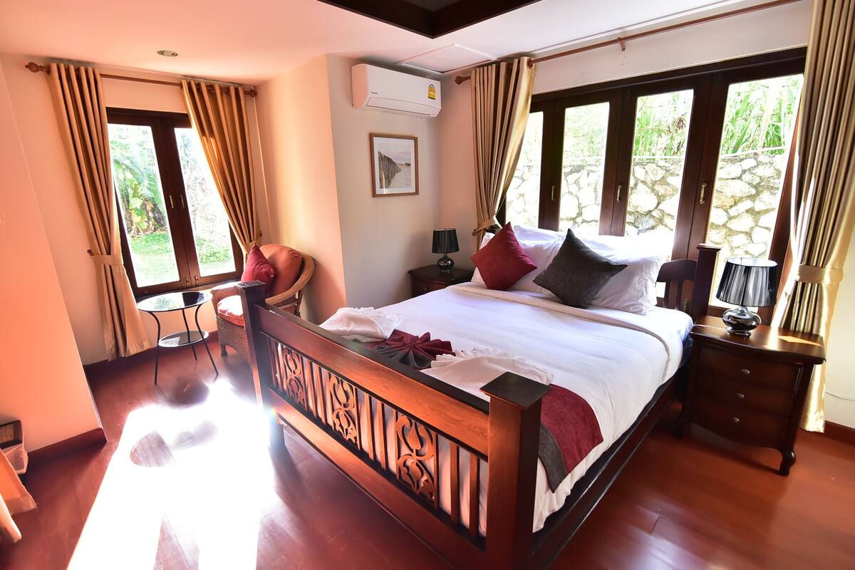 2 Bedrooms Villa | Minibar, in-room safe, desk, iron/ironing board