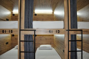 Dormitorio condiviso Standard, per soli uomini (6 beds) | Biancheria da letto di alta qualità, una cassaforte in camera