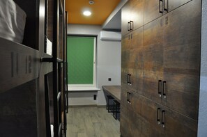 Dormitorio condiviso Standard, per sole donne (8 beds) | Biancheria da letto di alta qualità, una cassaforte in camera