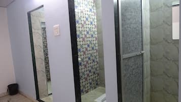 Shower, free toiletries, towels