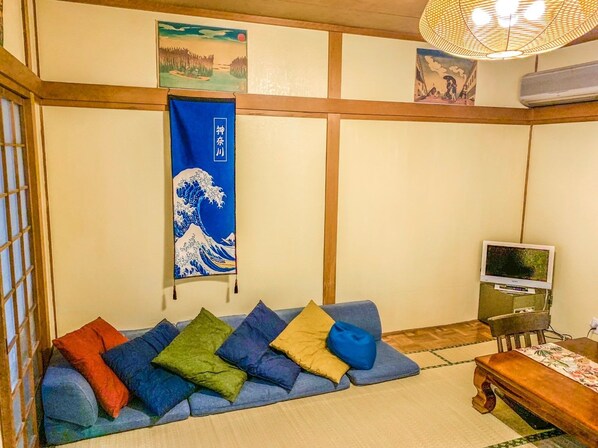 Traditional House, 3 Bedrooms | 3 bedrooms, desk, soundproofing, free WiFi