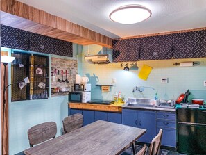 Traditional House, 3 Bedrooms | Private kitchen | Fridge, microwave, coffee/tea maker, electric kettle