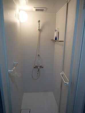 Traditional House, 3 Bedrooms | Bathroom shower