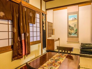 Traditional House, 3 Bedrooms | 3 bedrooms, desk, soundproofing, free WiFi