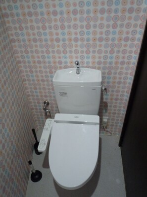 Traditional House, 3 Bedrooms | Bathroom | Shower, free toiletries, hair dryer, slippers