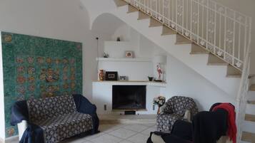 Casa familiare, 2 camere da letto, angolo cottura, vista mare | Una scrivania, culle/letti per bambini (a pagamento)