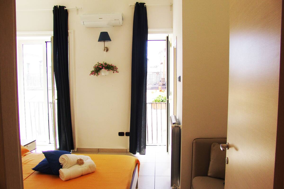 Soundproofing, free WiFi, bed sheets