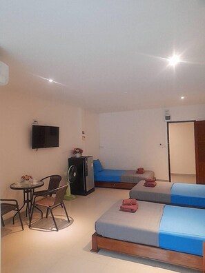 Triple Room | In-room safe, free WiFi