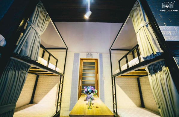 Bed in 8-bed Mixed Dormitory | Free WiFi - Photograph Hostel (Da Nang)