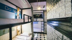 Bed in 8-bed Mixed Dormitory | WiFi (free) - Photograph Hostel (Da Nang)