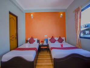 Standard Double or Twin Room, Non Smoking | In-room safe, soundproofing, free WiFi