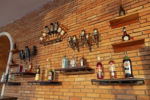 2 Bars/Lounges