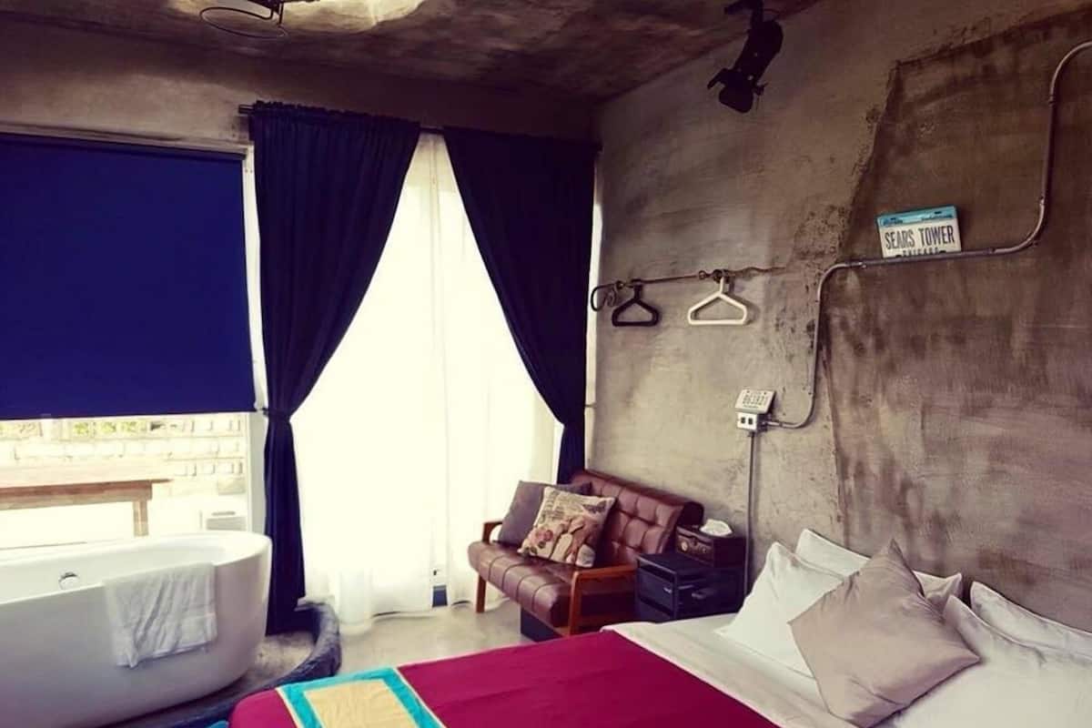 Basic Double Room, 1 Double Bed, Non Smoking | Minibar (some free items), desk, blackout drapes, soundproofing