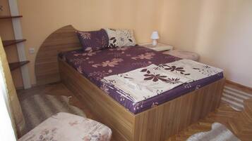 Comfort Apartment, Multiple Beds, Balcony | 4 bedrooms, free WiFi, bed sheets