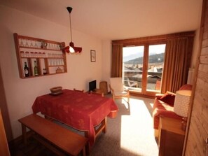 Interior - South Facing Studio Cabin for 3 in Les Saisies (Hauteluce)