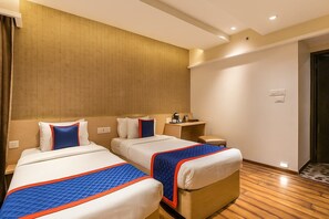 Superior Twin Room | 1 bedroom, minibar, in-room safe, desk