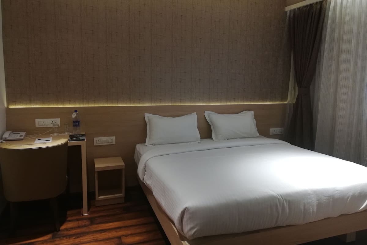1 chambre, minibar, coffres-forts dans les chambres, bureau