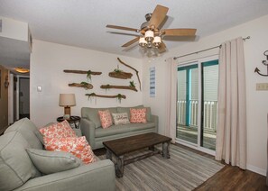 TV, DVD-spiller og stereoanlegg