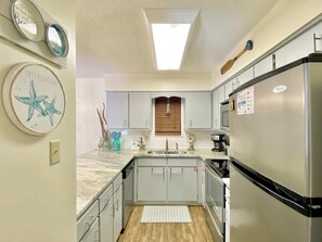 Unclassified image, 4 of 25, button