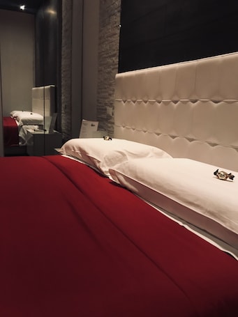 Double Room | In-room safe, soundproofing, free WiFi, bed sheets