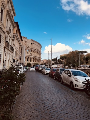 Property entrance - Royal Rooms Colosseo (Rome)