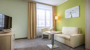 Comfort Double Room | Minibar, in-room safe, desk, blackout drapes