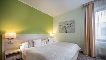 Comfort Double Room | Minibar, in-room safe, desk, blackout drapes