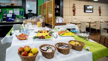 Free daily buffet breakfast