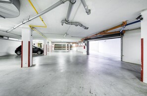 Parking sans voiturier (150 CZK par nuit)
