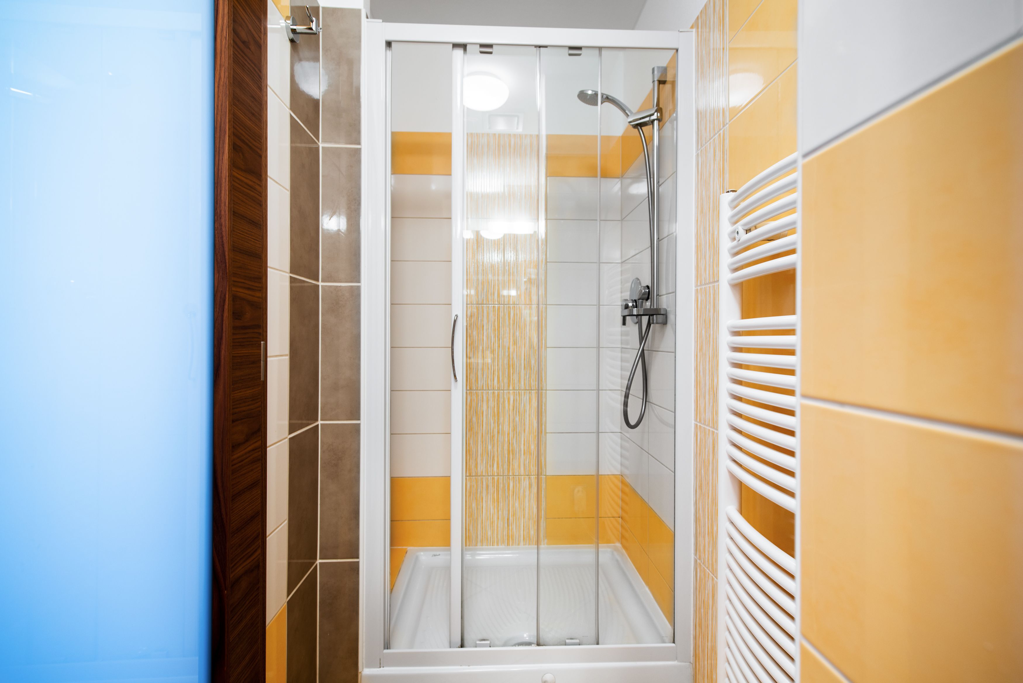standard double room | bathroom | free toiletries, hair dryer, towels, soap