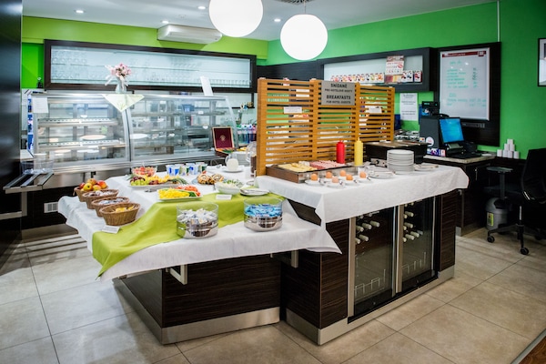 Free daily buffet breakfast