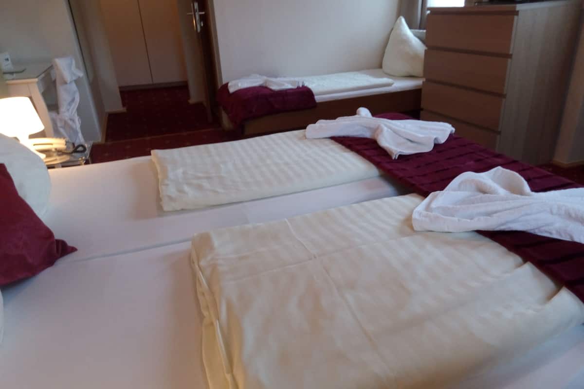 1 bedroom, in-room safe, individually decorated, individually furnished