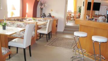 Bar (in der Unterkunft)