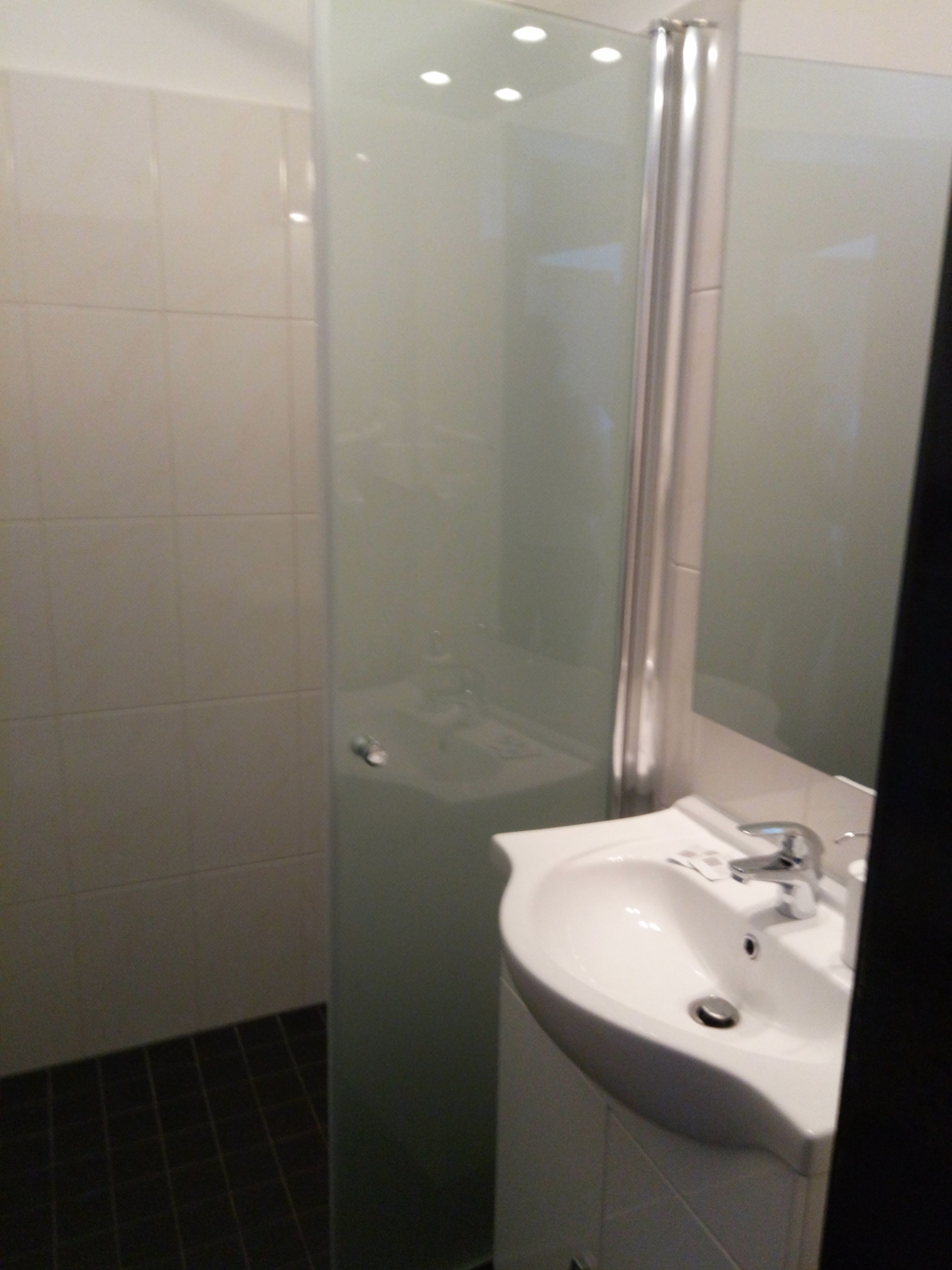 standard double room, non smoking, mountain view | bathroom | shower, free toiletries, hair dryer, towels