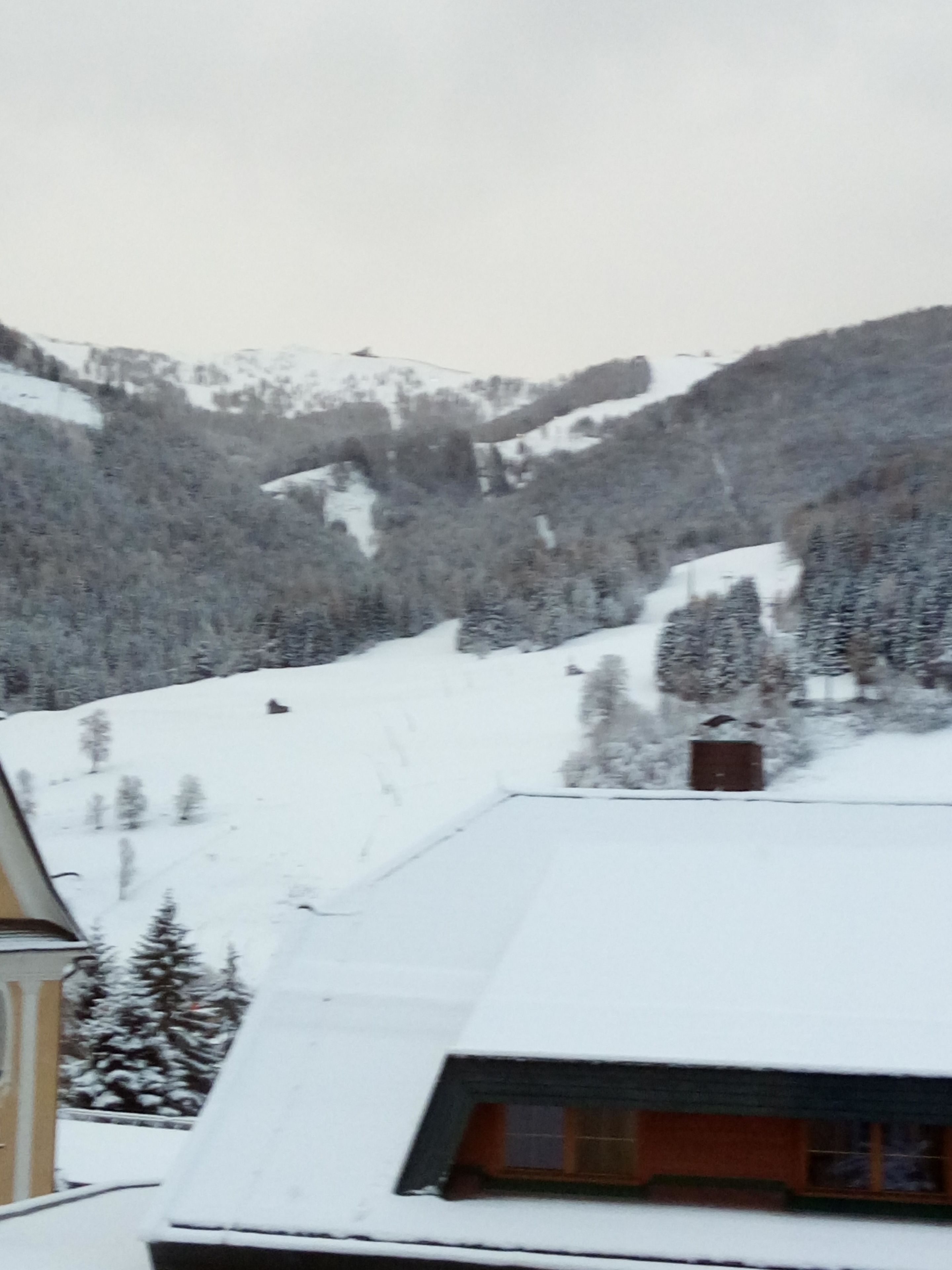 standard triple room, 1 bedroom, mountain view | 1 bedroom, in-room safe, individually decorated, individually furnished