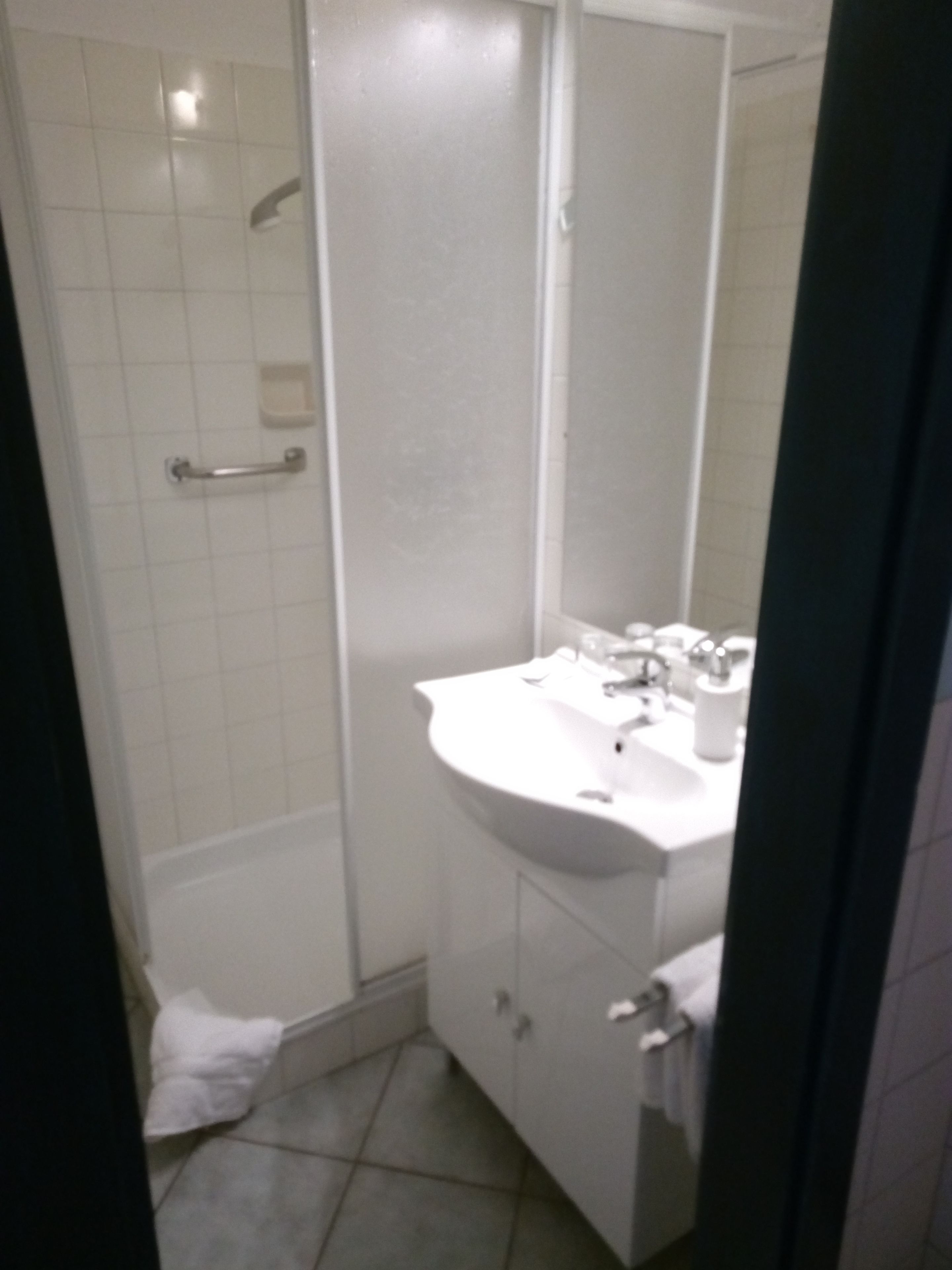 standard triple room, 1 bedroom, mountain view | bathroom | shower, free toiletries, hair dryer, towels
