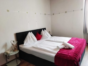1 bedroom, in-room safe, individually decorated, individually furnished - Hotel Kirchenwirt (Bad Kleinkirchheim)
