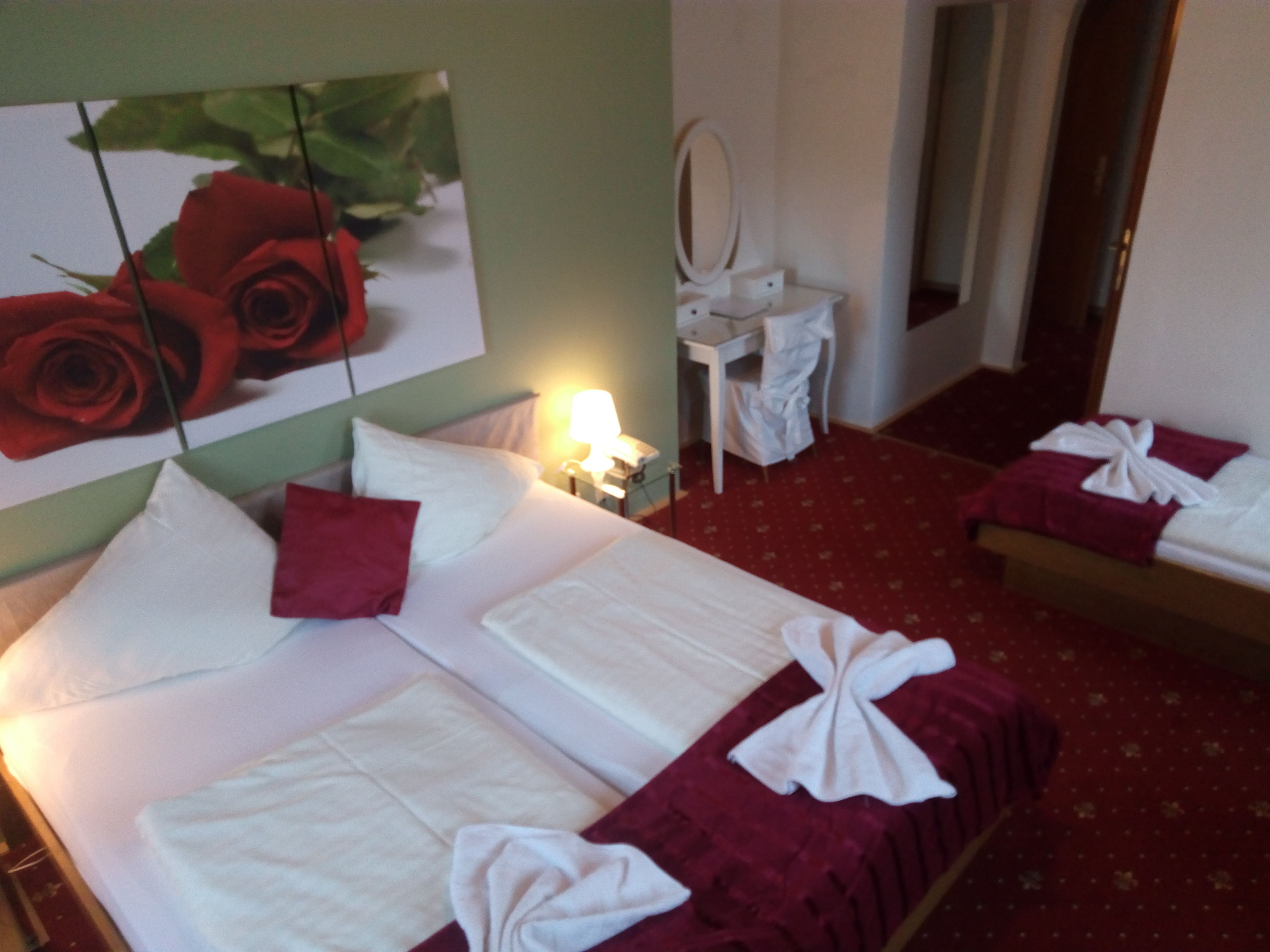 standard triple room, 1 bedroom, mountain view | 1 bedroom, in-room safe, individually decorated, individually furnished