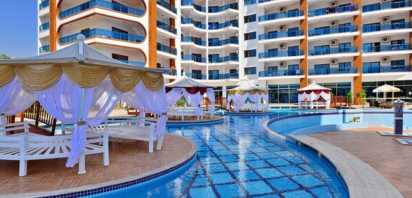 Indoor pool, 3 outdoor pools