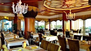 Daily full breakfast (EUR 4 per person)