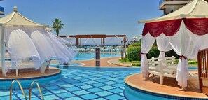 Indoor pool, 3 outdoor pools